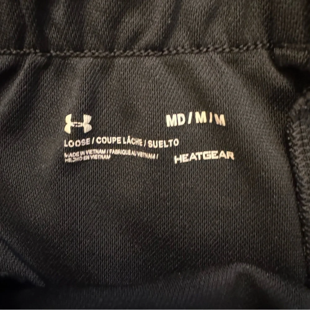 Under Armour HeatGear Shorts Women’s Medium Black Athletic Running Gym Shorts - Picture 3 of 3